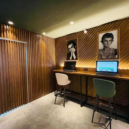 By Ihg Naples