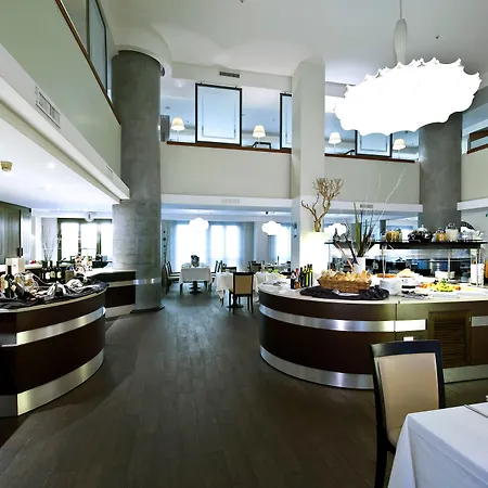 By Ihg Ξενοδοχείο