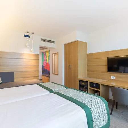 By Ihg Szálloda Nápoly