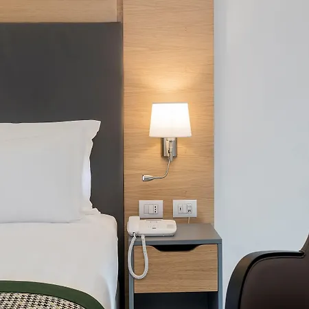 Hotel By Ihg Nápoles