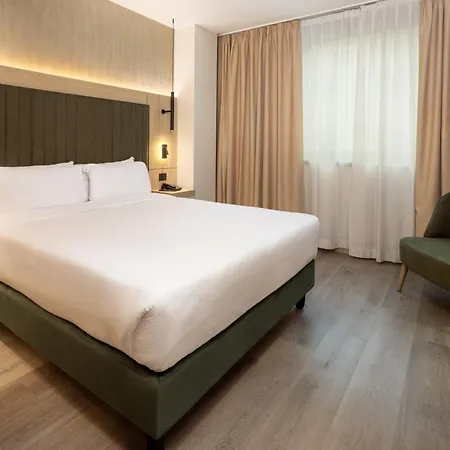 By Ihg 4* Neapol