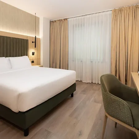 By Ihg Neapol