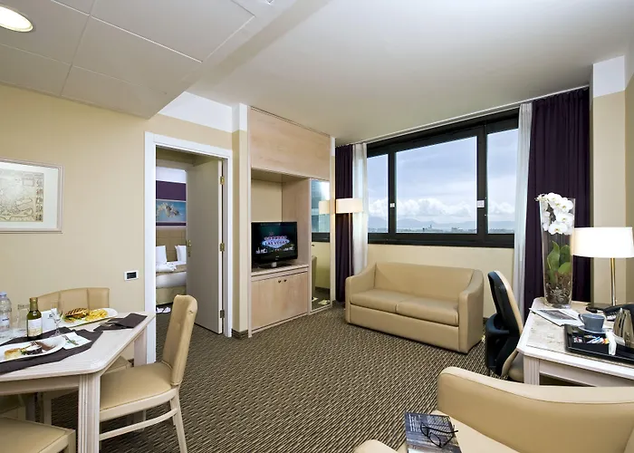 Hotel By Ihg Nápoles