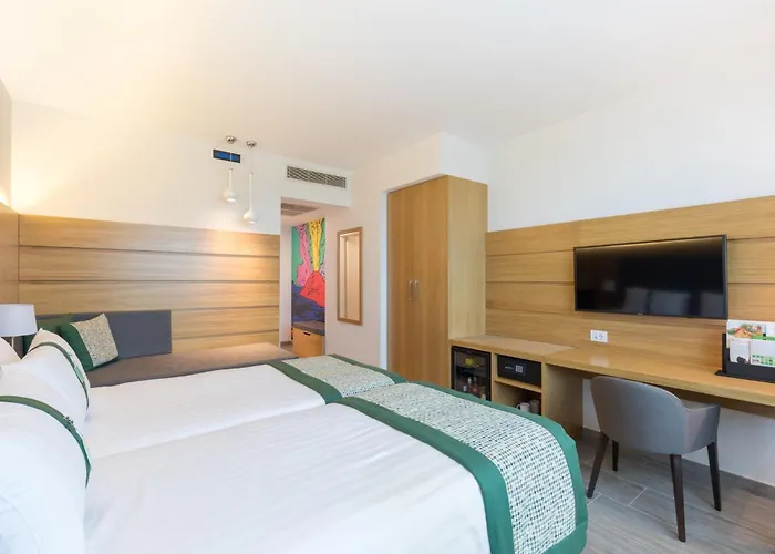 By Ihg Hotel Nápoles