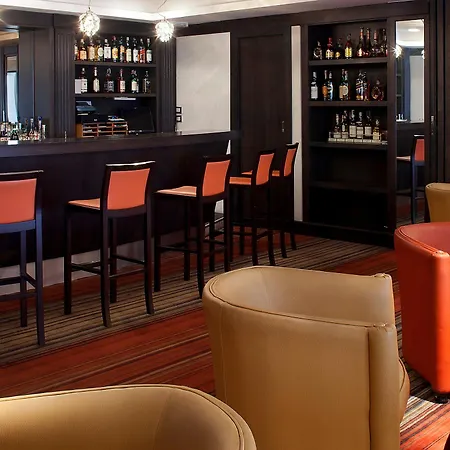 호텔 홀리데이 인 4*