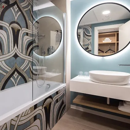 By Ihg 4* Napoli