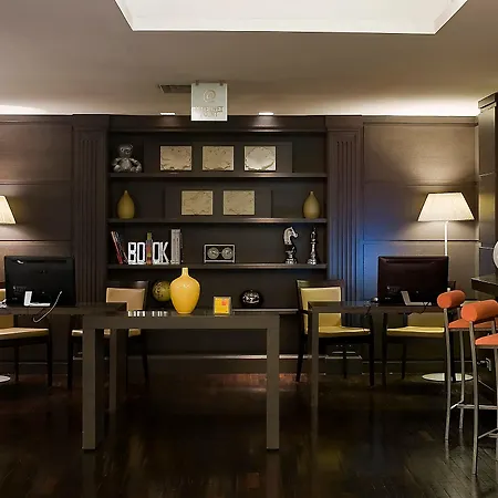 Hotel By Ihg