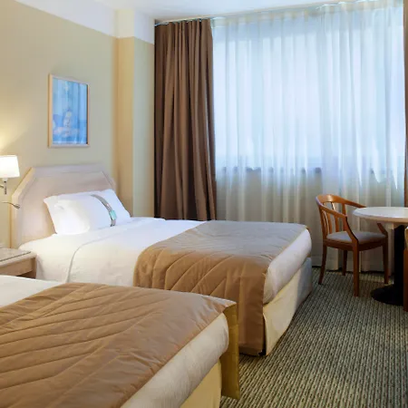 Hotel By Ihg