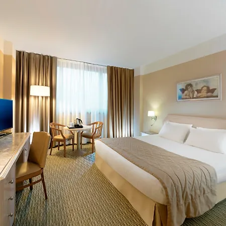 By Ihg Hotel
