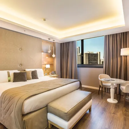 By Ihg Naples