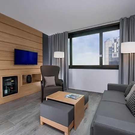 Hotel By Ihg 4*