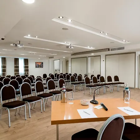 By Ihg Naples