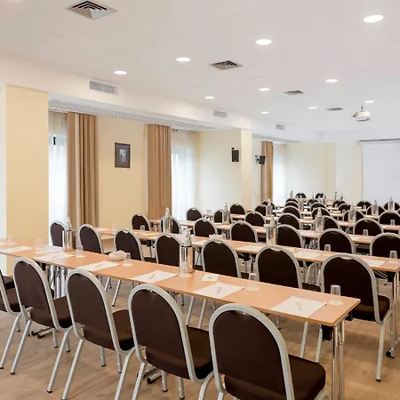 By Ihg Szálloda 4*