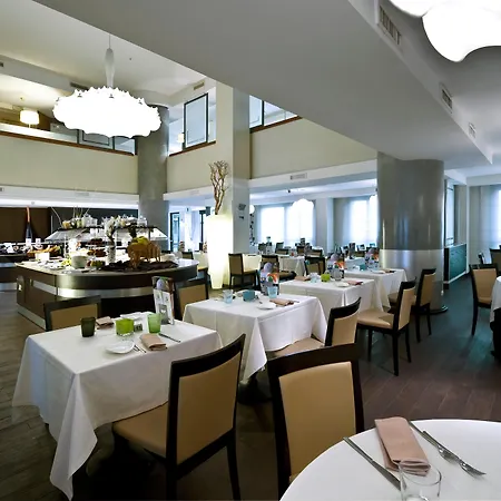 By Ihg